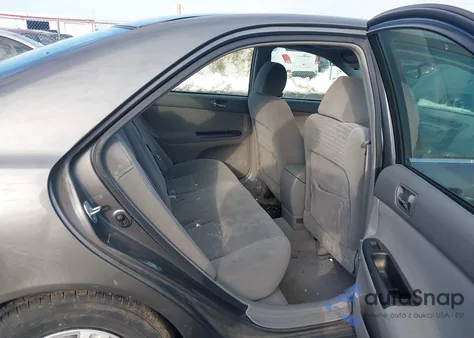 2005 Toyota Camry Le z USA, uszkodzony, nr VIN 4T1BE32K85U956199